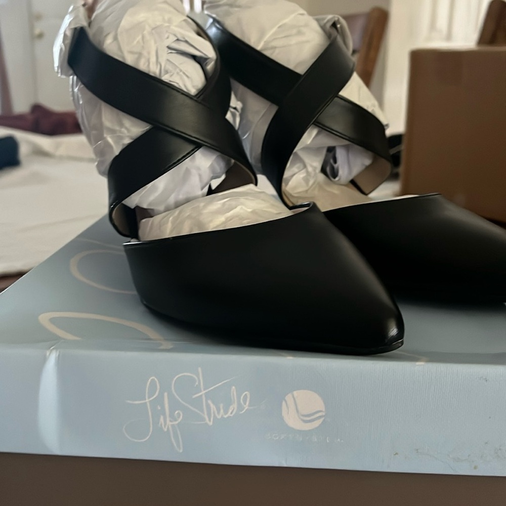 Lifestride new size 9 pointed toe shoe-black
